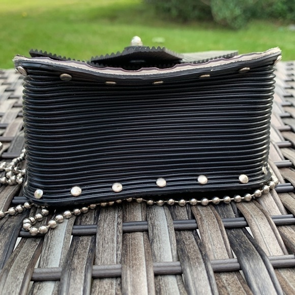 UPCYCLED Rubber Crossbody - Picture 8 of 11